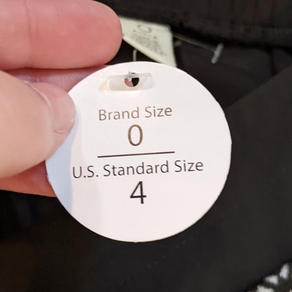 NWT Chico's Zenergy Textured Panel Ruched Ankle Jogger Pants Size‎ 4 (Chico's 0) - Picture 4 of 9